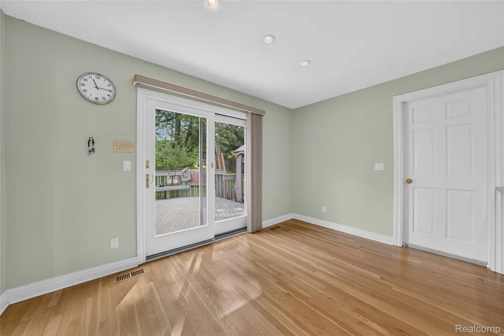 5369 W Bloomfield Lake Road West Bloomfield Charter Township, MI 48323