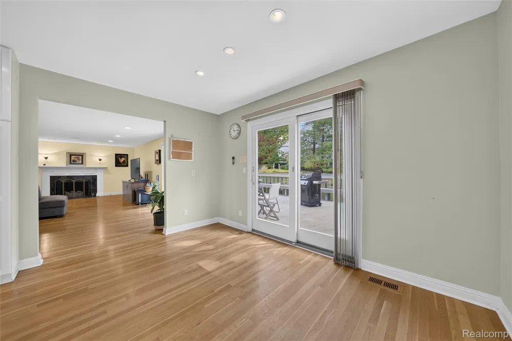 5369 W Bloomfield Lake Road West Bloomfield Charter Township, MI 48323