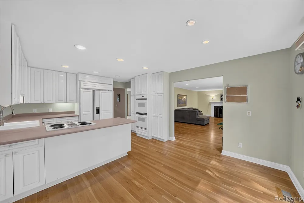 5369 W Bloomfield Lake Road West Bloomfield Charter Township, MI 48323