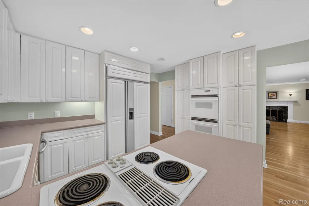 5369 W Bloomfield Lake Road West Bloomfield Charter Township, MI 48323
