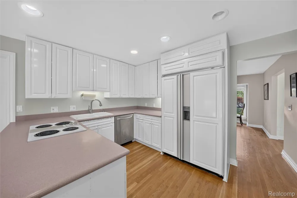 5369 W Bloomfield Lake Road West Bloomfield Charter Township, MI 48323