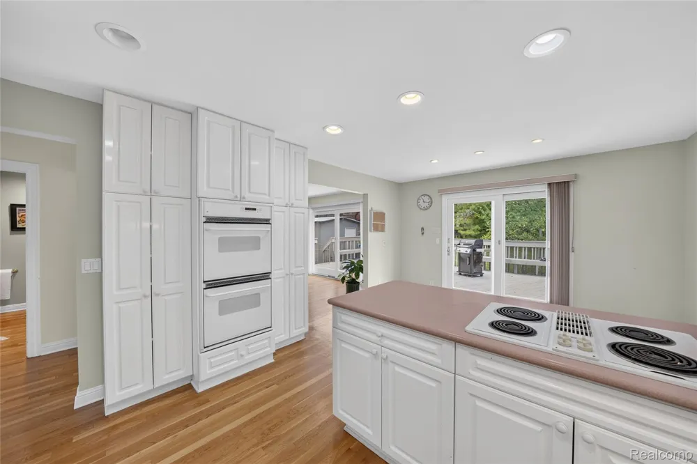5369 W Bloomfield Lake Road West Bloomfield Charter Township, MI 48323