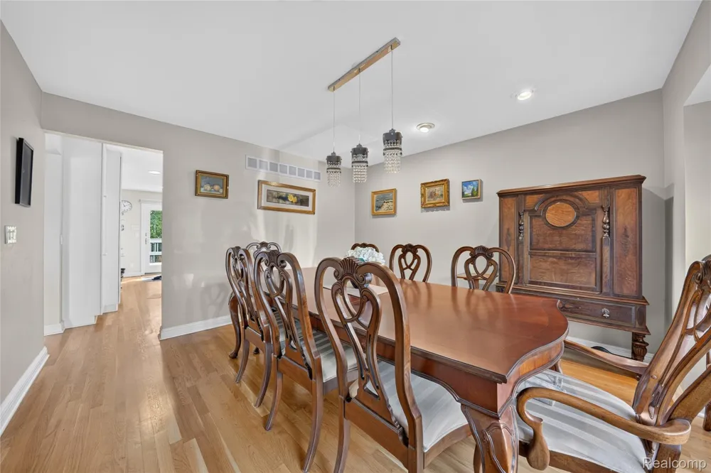 5369 W Bloomfield Lake Road West Bloomfield Charter Township, MI 48323