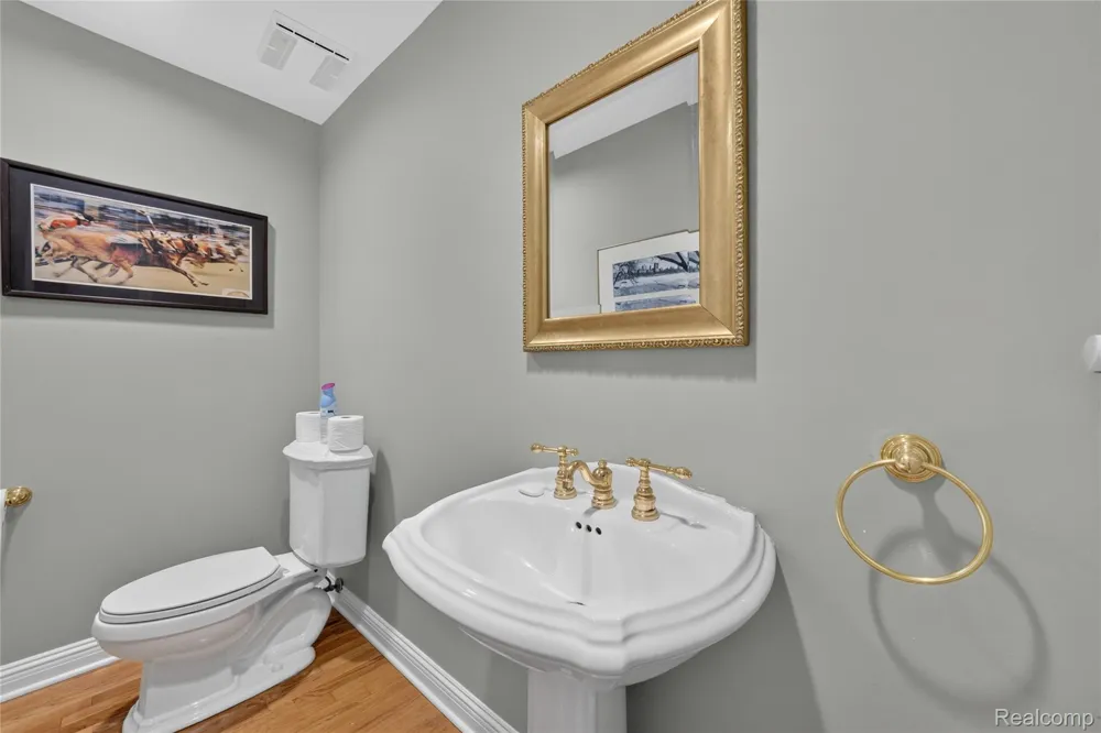 5369 W Bloomfield Lake Road West Bloomfield Charter Township, MI 48323