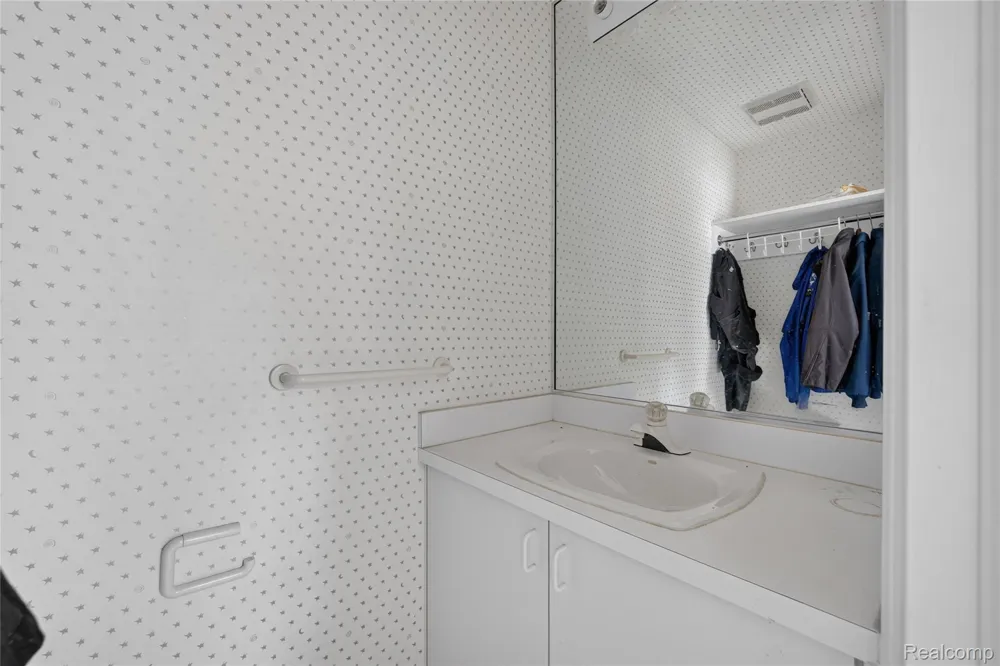 5369 W Bloomfield Lake Road West Bloomfield Charter Township, MI 48323