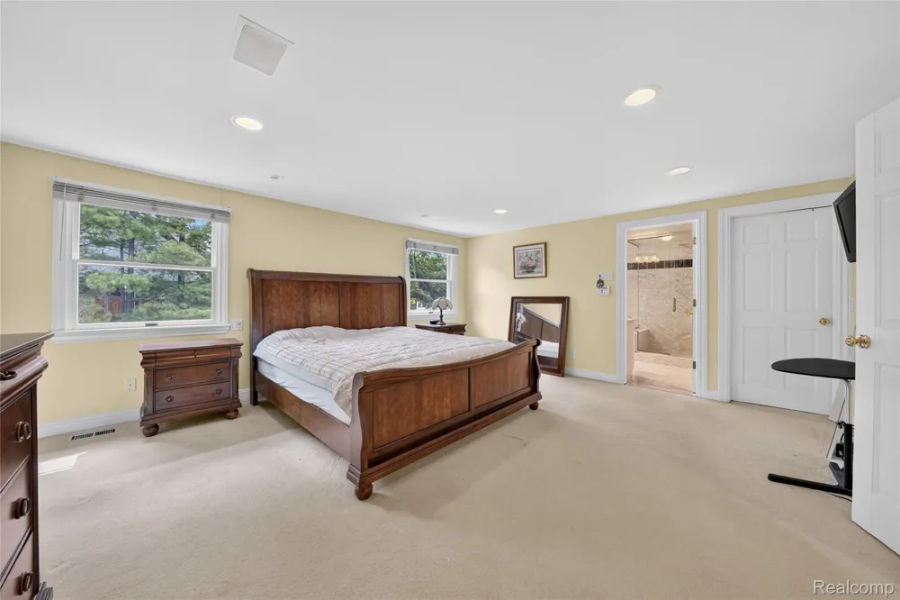 5369 W Bloomfield Lake Road West Bloomfield Charter Township, MI 48323