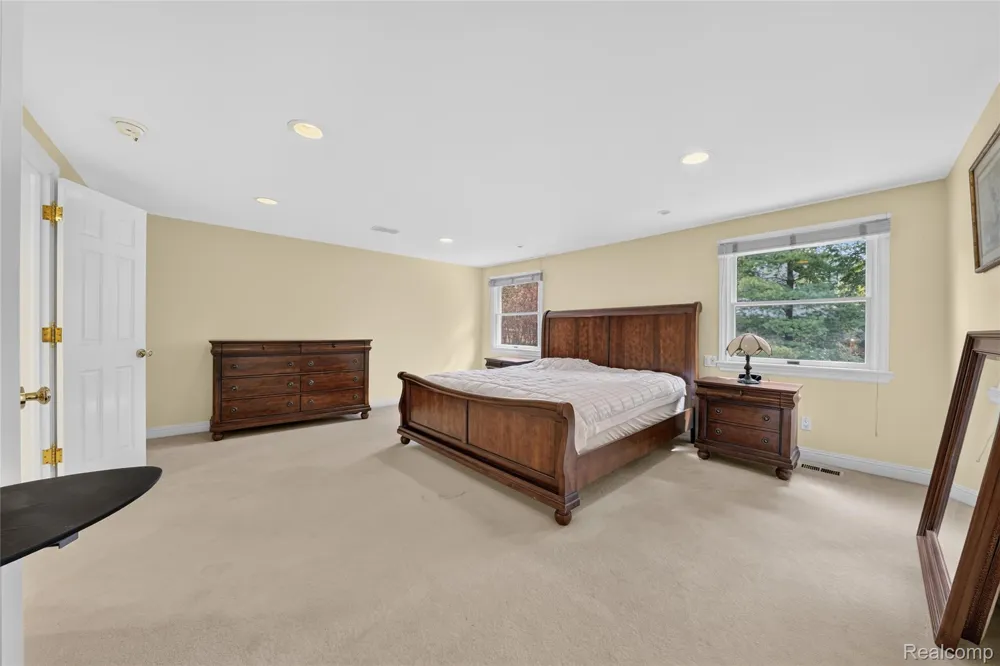 5369 W Bloomfield Lake Road West Bloomfield Charter Township, MI 48323