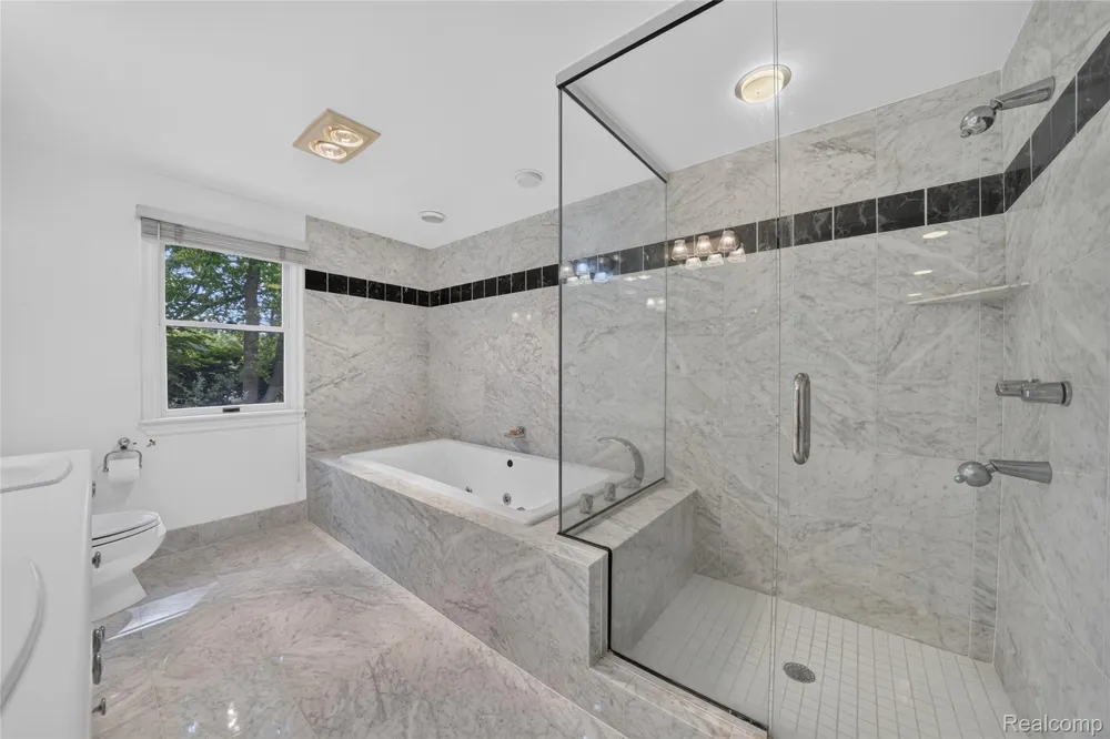 5369 W Bloomfield Lake Road West Bloomfield Charter Township, MI 48323