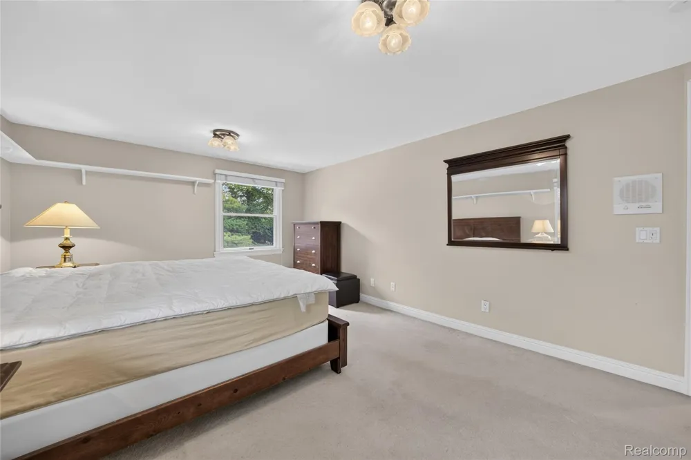 5369 W Bloomfield Lake Road West Bloomfield Charter Township, MI 48323