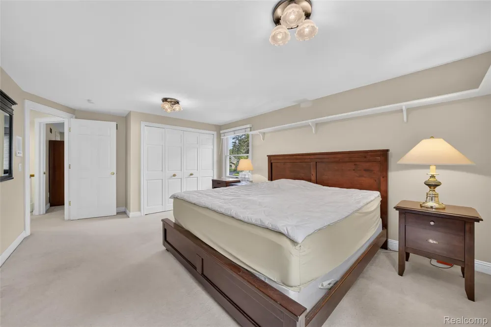5369 W Bloomfield Lake Road West Bloomfield Charter Township, MI 48323