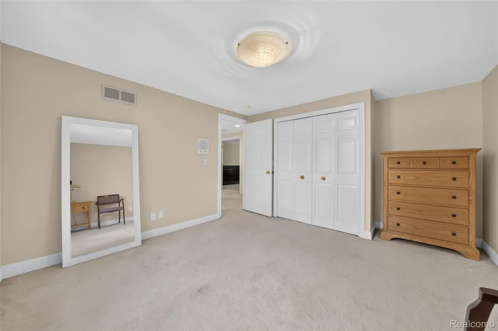 5369 W Bloomfield Lake Road West Bloomfield Charter Township, MI 48323