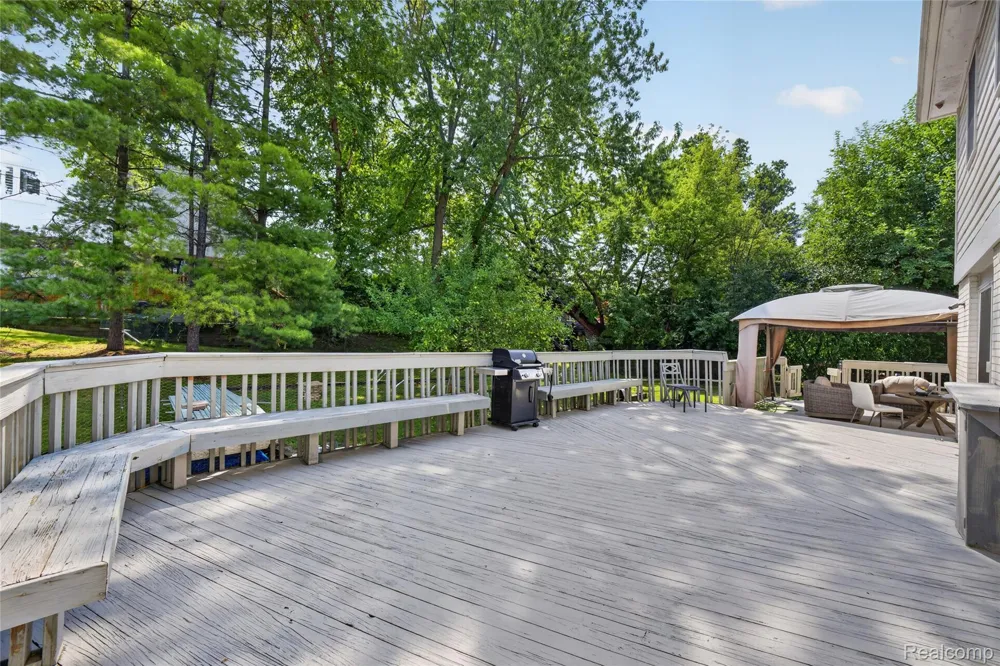 5369 W Bloomfield Lake Road West Bloomfield Charter Township, MI 48323