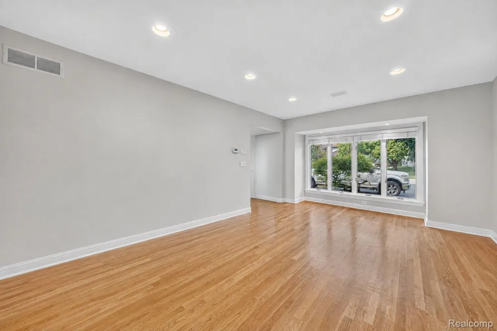 5369 W Bloomfield Lake Road West Bloomfield Charter Township, MI 48323