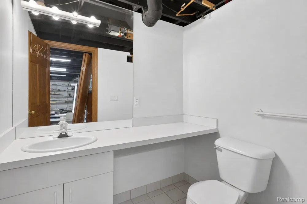 5369 W Bloomfield Lake Road West Bloomfield Charter Township, MI 48323