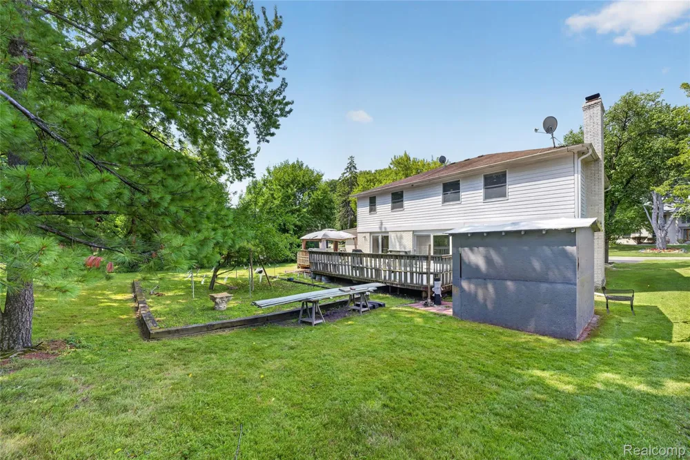 5369 W Bloomfield Lake Road West Bloomfield Charter Township, MI 48323