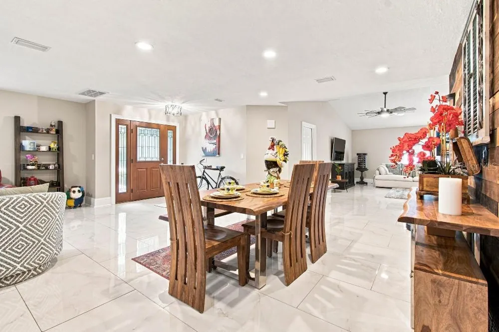 17933 EAGLE LANE Lutz, FL 33558