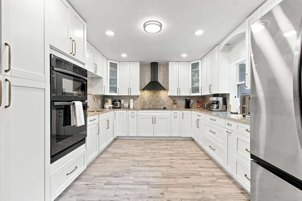 17933 EAGLE LANE Lutz, FL 33558