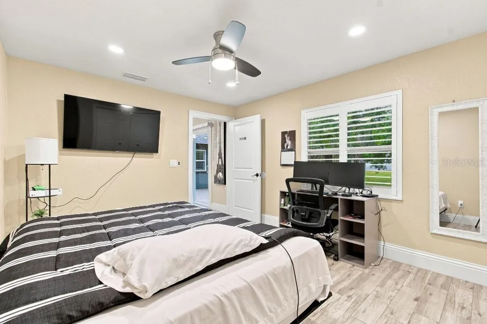 17933 EAGLE LANE Lutz, FL 33558