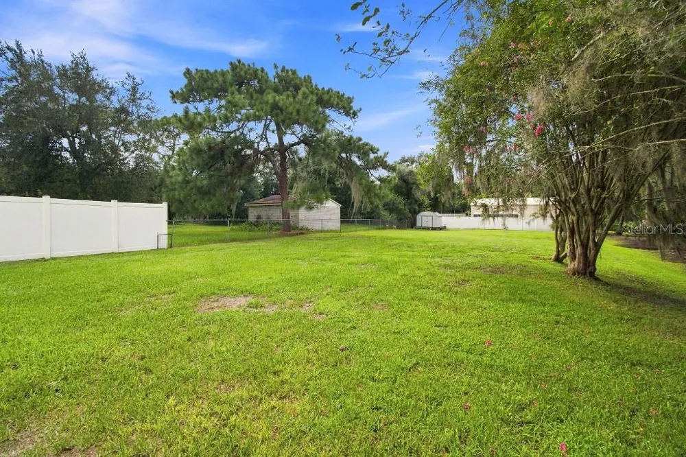 17933 EAGLE LANE Lutz, FL 33558