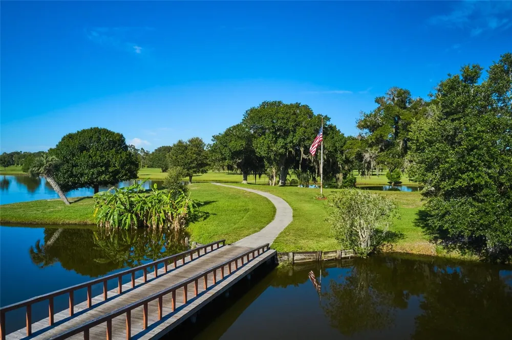 28 AMARYLLIS DRIVE Indian Lake Estates, FL 33855