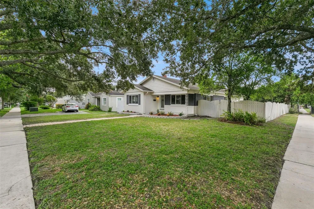 1652 BERKSHIRE AVENUE Winter Park, FL 32789