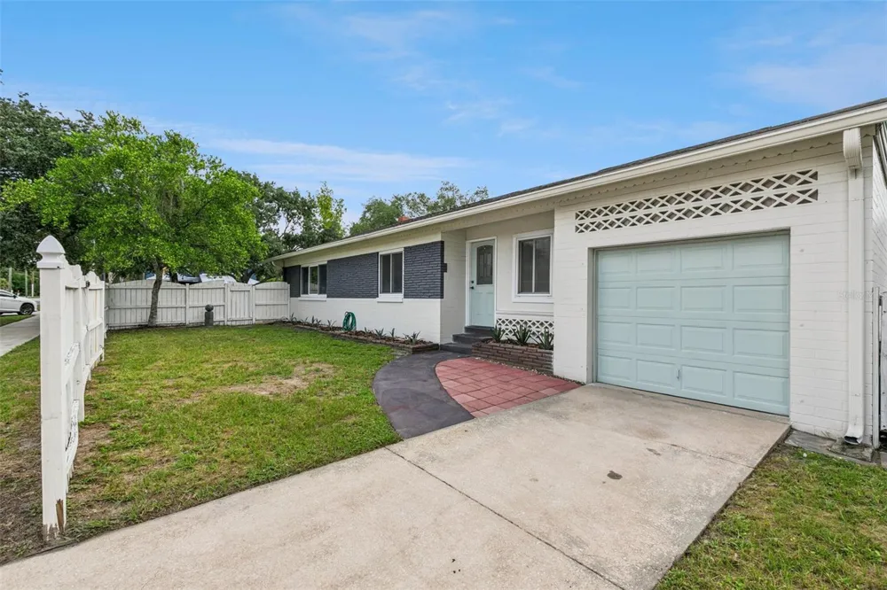 1652 BERKSHIRE AVENUE Winter Park, FL 32789
