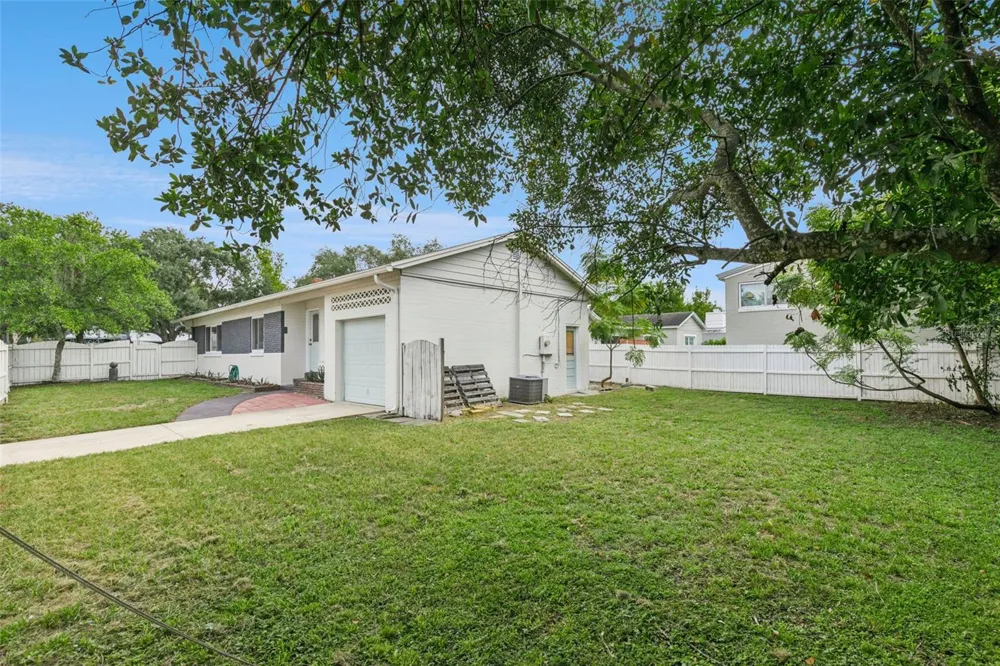 1652 BERKSHIRE AVENUE Winter Park, FL 32789