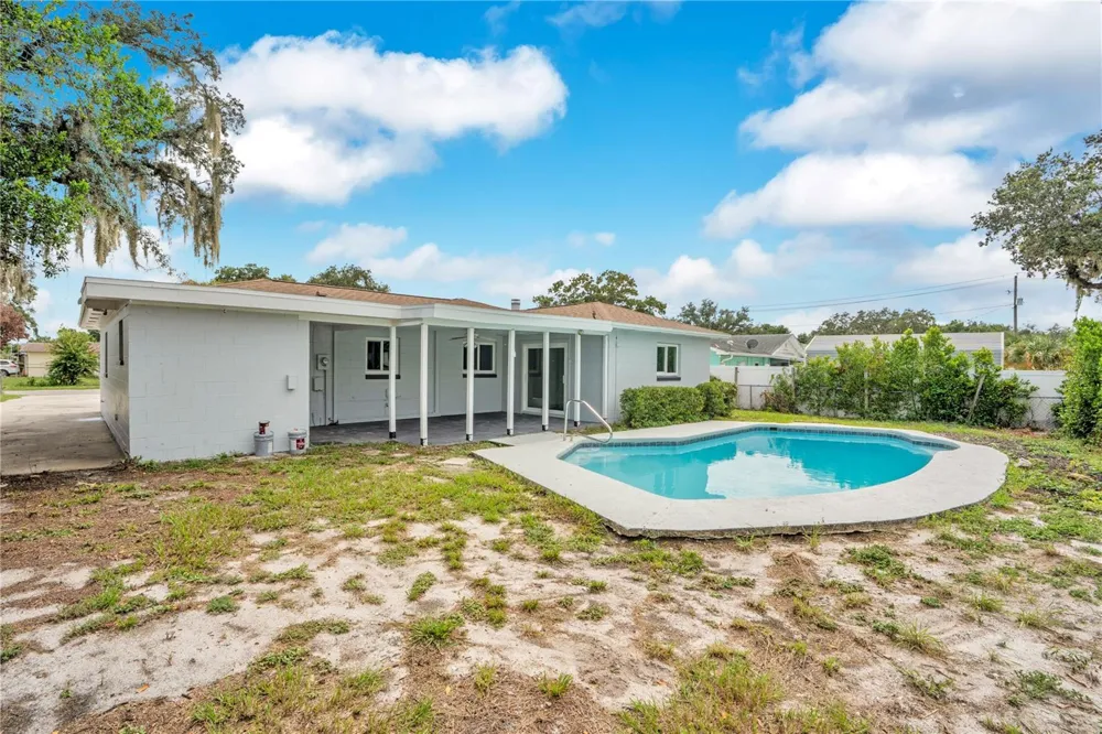 205 FERN ROAD Winter Haven, FL 33880