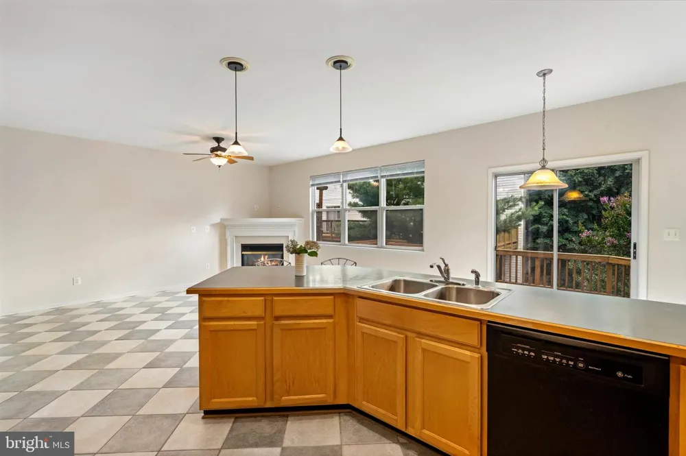 4109 LECLAIR COURT Fairfax, VA 22033