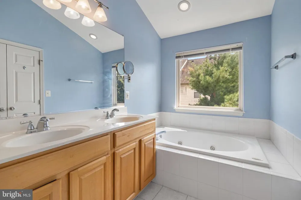 4109 LECLAIR COURT Fairfax, VA 22033
