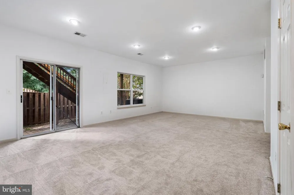 4109 LECLAIR COURT Fairfax, VA 22033