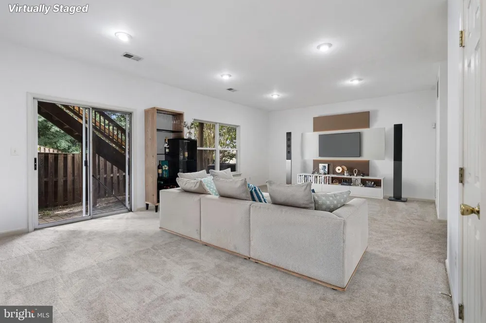 4109 LECLAIR COURT Fairfax, VA 22033