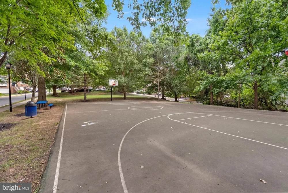 4109 LECLAIR COURT Fairfax, VA 22033