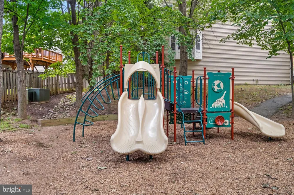 4109 LECLAIR COURT Fairfax, VA 22033