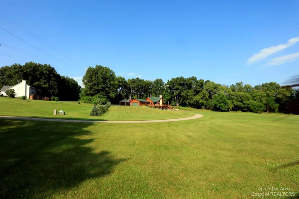 1224 W David Kempf Court Saline, MI 48176