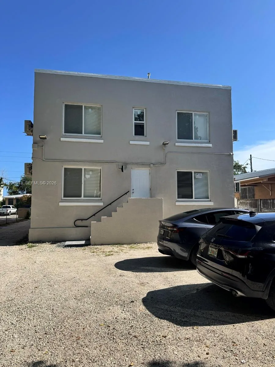 1631 NW 3 St #5 Miami, FL 33125