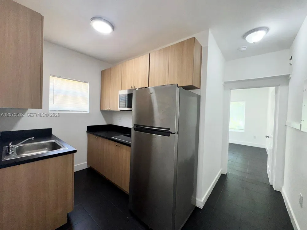 1631 NW 3 St #5 Miami, FL 33125