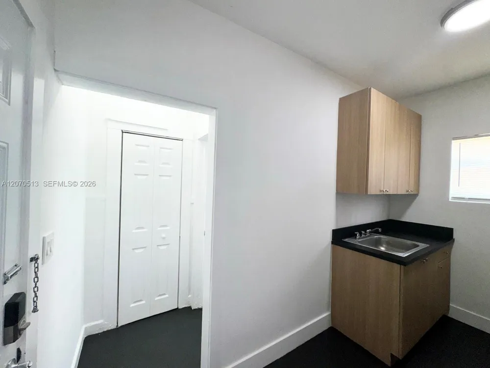 1631 NW 3 St #5 Miami, FL 33125
