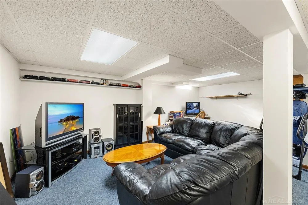 14978 Cadillac Drive Shelby Charter Township, MI 48315