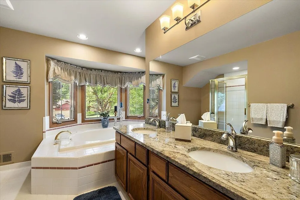 14978 Cadillac Drive Shelby Charter Township, MI 48315