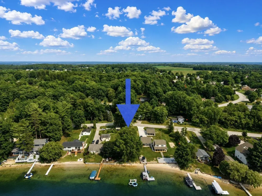 1392 Valley Drive Garfield Charter Township, MI 49685