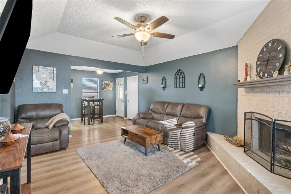432 Post Oak Lane Burleson, TX 76028