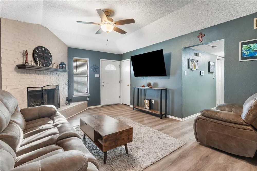 432 Post Oak Lane Burleson, TX 76028
