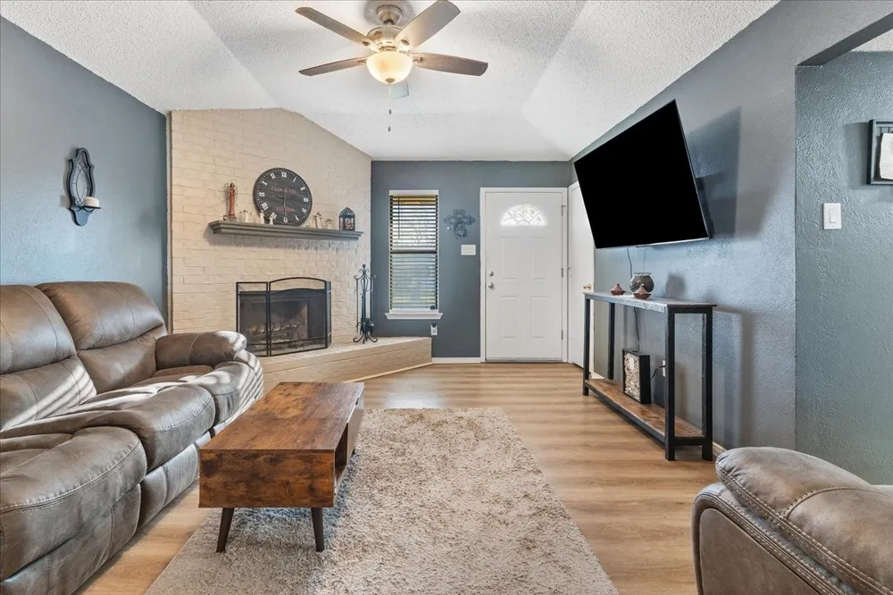 432 Post Oak Lane Burleson, TX 76028