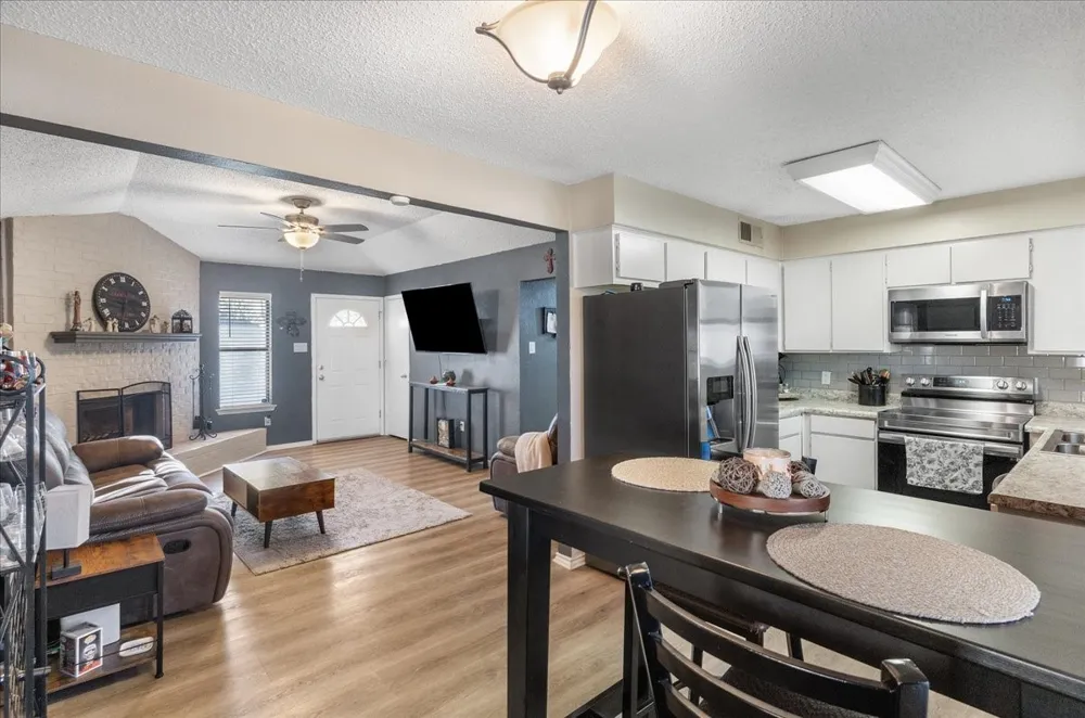 432 Post Oak Lane Burleson, TX 76028