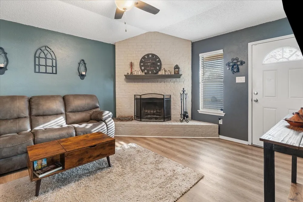 432 Post Oak Lane Burleson, TX 76028