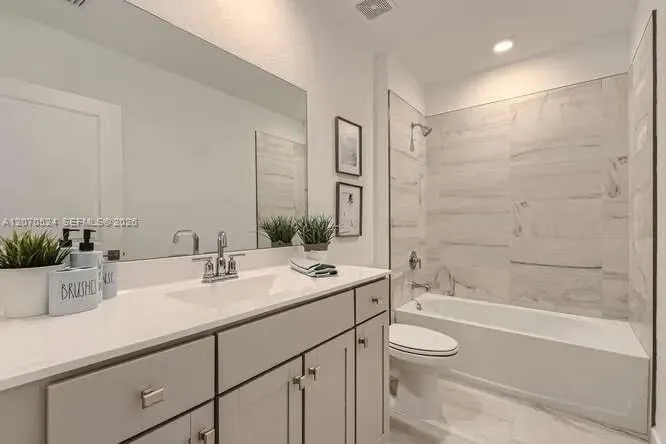 142 SE 5th Ct Deerfield Beach, FL 33441