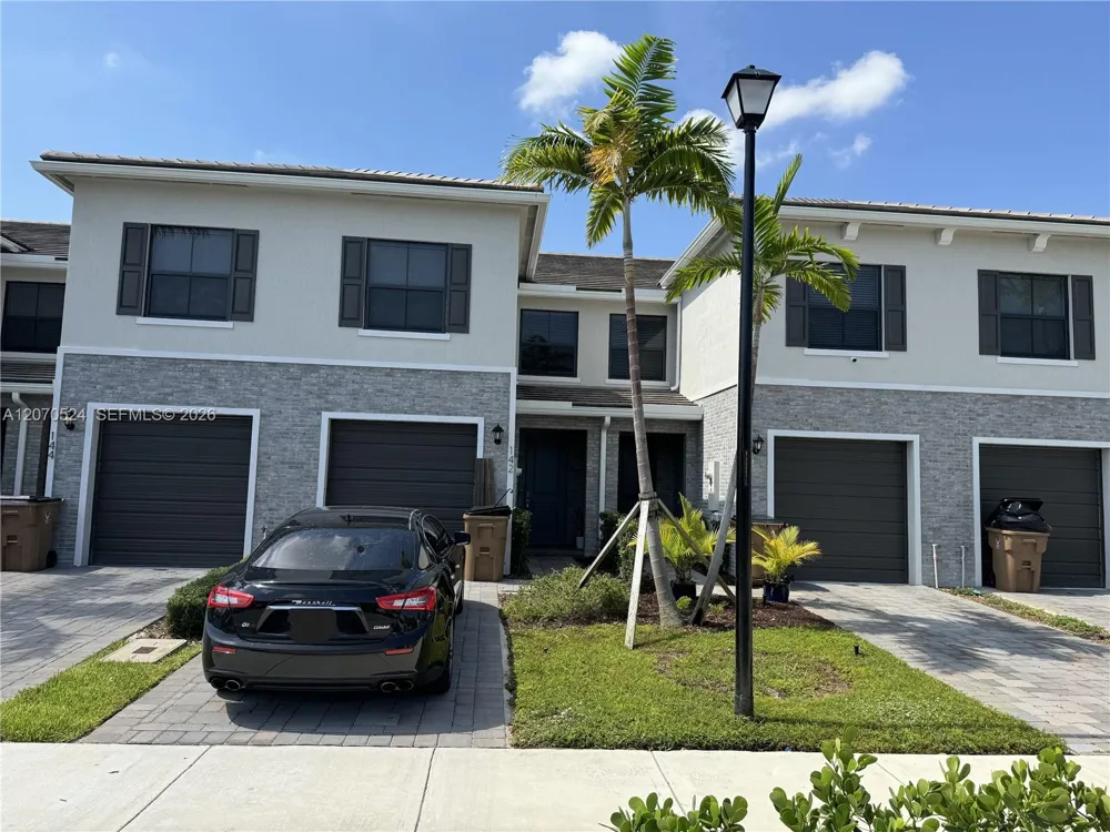142 SE 5th Ct Deerfield Beach, FL 33441