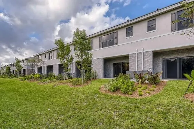 142 SE 5th Ct Deerfield Beach, FL 33441