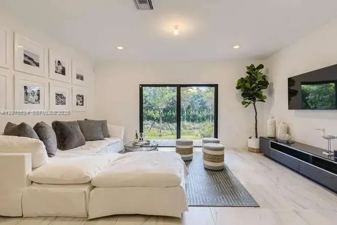 142 SE 5th Ct Deerfield Beach, FL 33441
